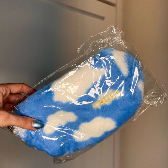 Makeup bag - Picture 2 of 2